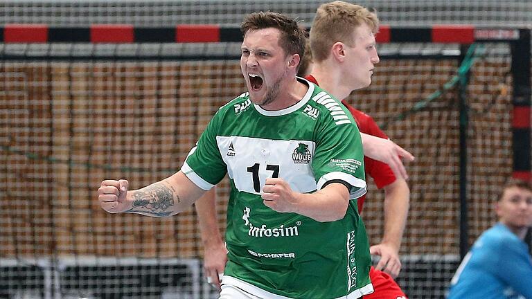 Mit viel Verantwortung und am Samstag gegen den TVS Baden-Baden wohl mit sehr viel Spielzeit: Patrick Schmidt ist einer von vier verbliebenen Rückraumspielern im Drittliga-Kader der Wölfe Würzburg.