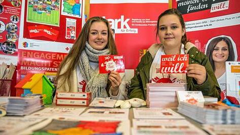 Eva Maria Mühlfeld (links) und Tamara Stötnikov leisten beim BRK Haßberge Bundesfreiwilligendienst.