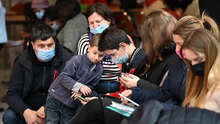 Ukrainische Kinder sollen so schnell wie möglich den Schulunterricht in Bayern besuchen. Auch in Unterfranken bereiten sich die Schulen darauf vor. Ukrainische Kinder sollen so schnell wie möglich den Schulunterricht in Bayern besuchen. Auch in Unterfranken bereiten sich die Schulen darauf vor.