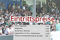 Frauen zahlen auf Amateur-Fußballplätzen wie bei dieser Preisliste aus Gerolzhofen häufig keinen Eintritt. Das Foto der Zuschauer in dieser Bild-Montage ist auf einem anderen Sportplatz entstanden.