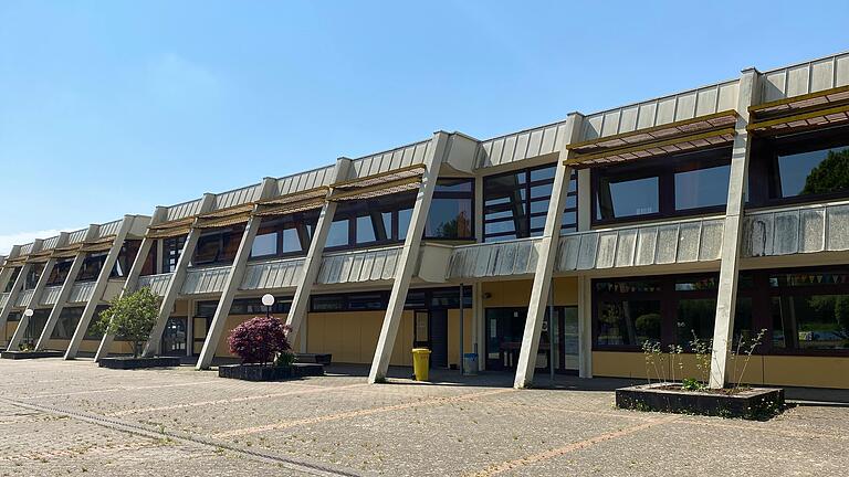 Während der Sanierung der Mittelschule in Marktheidenfeld sollen die Schüler zum Teil in Containern unterrichtet werden. Während der Sanierung der Mittelschule in Marktheidenfeld sollen die Schüler zum Teil in Containern unterrichtet werden.