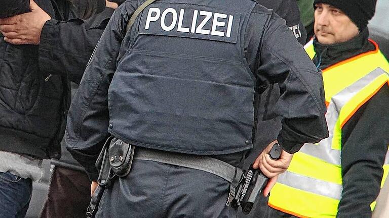 Grenzkontrollen bei Aachen       -  Moderne Pistolen, wie sie in anderen Bundesländern bereits üblich sind, wünscht sich auch die bayerische Polizei.