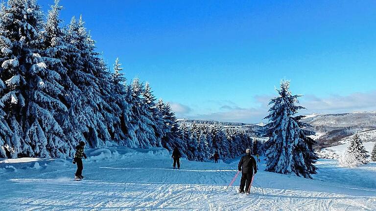 Beste Bedingungen zum Skifahren herrschen derzeit in der Rhön, hier am Arnsberg. Beste Bedingungen zum Skifahren herrschen derzeit in der Rhön, hier am Arnsberg.