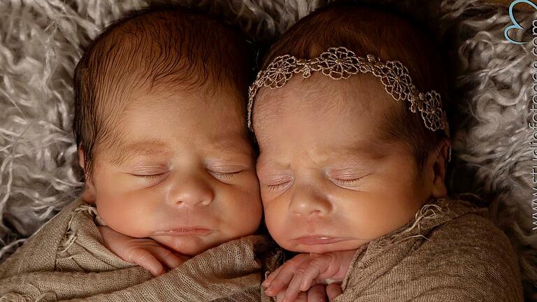Babyglück im Doppelpack: Awrora und Oskar sind die Kinder drei und vier für Olha und Vladislav Litau aus Bad Königshofen. Babyglück im Doppelpack: Awrora und Oskar sind die Kinder drei und vier für Olha und Vladislav Litau aus Bad Königshofen. 