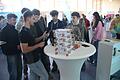 Großes Interesse zeigten die Schülerinnen und Schüler an den Ständen der verschiedenen Firmen, wie hier beim Stand von Elektro Schneider Wipfeld.