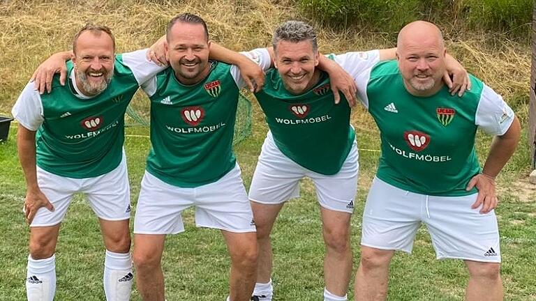 „Matze“ Gerhardt (rechts) mit Teamkameraden der Traditionsmannschaft des FC Schweinfurt 05: Dieter Wirsching (von links), Steffen Rögele und Thorsten Seufert. „Matze“ Gerhardt (rechts) mit Teamkameraden der Traditionsmannschaft des FC Schweinfurt 05: Dieter Wirsching (von links), Steffen Rögele und Thorsten Seufert.