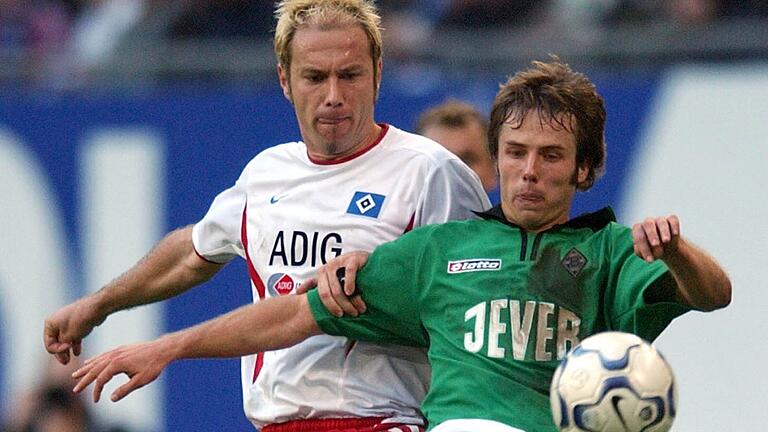 150 Einsätze für die 'Fohlen': Bernd Korzynietz (rechts, gegen den HSV) hatte sechs gute Jahre in Mönchengladbach, stieg 2001 mit der Borussia in die 1. Bundesliga auf. 150 Einsätze für die 'Fohlen': Bernd Korzynietz (rechts, gegen den HSV) hatte sechs gute Jahre in Mönchengladbach, stieg 2001 mit der Borussia in die 1. Bundesliga auf.