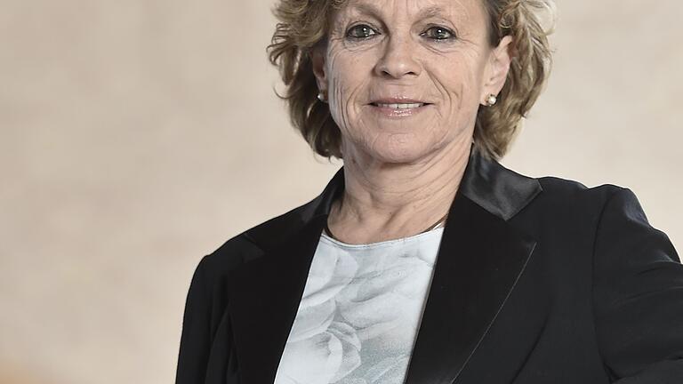 Gisela Müller-Brandeck-Bocquet ist Professorin für Europapolitik und Internationale Beziehungen an der Universität Würzburg. Gisela Müller-Brandeck-Bocquet ist Professorin für Europapolitik und Internationale Beziehungen an der Universität Würzburg.
