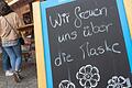 Gelegentlich noch erwünscht: die Mund-Nasen-Maske.
