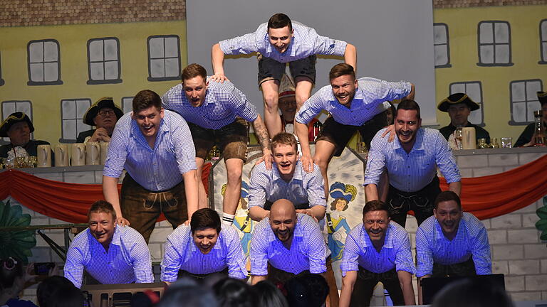 Die &quot;Ranca Altyoungo&quot; bei ihrem Besuch beim Oktoberfest.