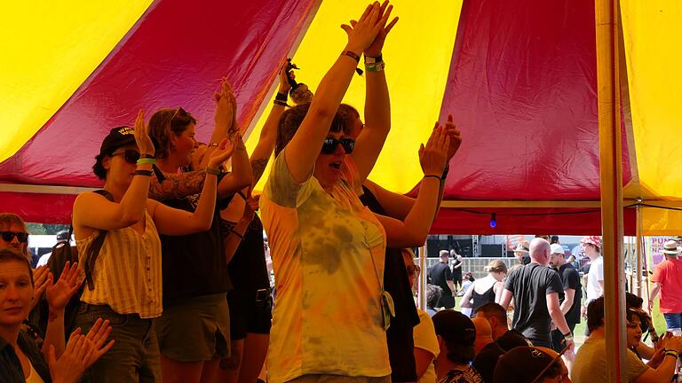 Über 2.000 Menschen besuchten das Festival &quot;Krach am Bach&quot; in Prölsdorf.