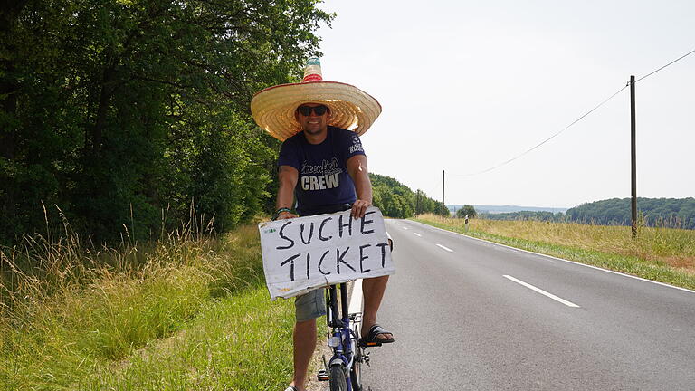 Anreise beim Ab geht die Lutzi-Festival 2023: Bei 28 Grad sind die ersten Gäste bereits auf dem Campingplatz eingetroffen und freuen sich darauf, dass es endlich los geht.