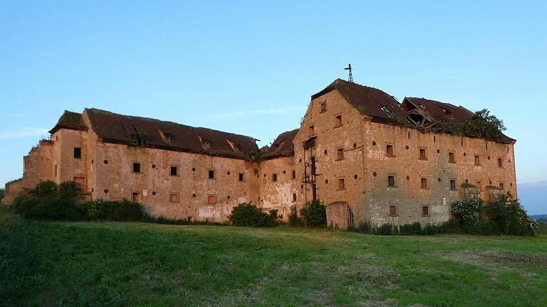 Der einstige Gutshof Öttershausen zwischen Gaibach und Kolitzheim.