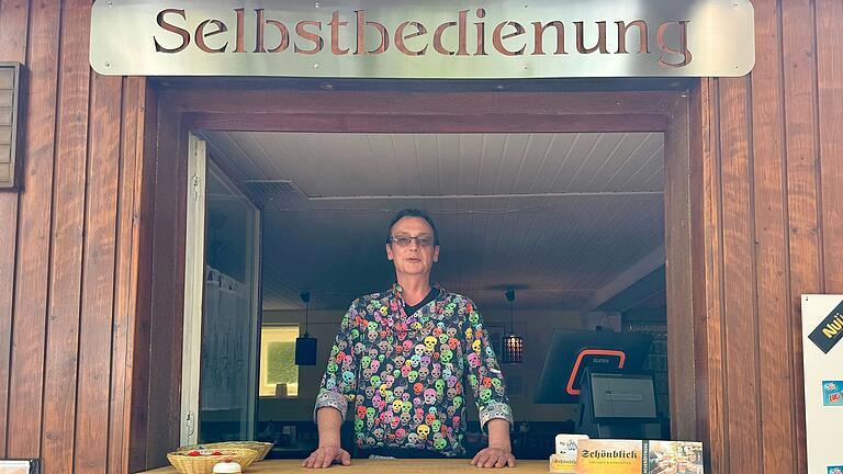 Das Gasthaus Schönblick in Obernbreit hat nach fast drei Jahren Leerstand wieder eröffnet. Wirt Michael Hoffmann ist Koch und kam in die alte Heimat zurück, um sich hier selbstständig zu machen. Das Gasthaus Schönblick in Obernbreit hat nach fast drei Jahren Leerstand wieder eröffnet. Wirt Michael Hoffmann ist Koch und kam in die alte Heimat zurück, um sich hier selbstständig zu machen.