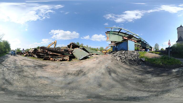 Panorama vom Abriss der neuen Mainbrücke in Ochsenfurt. Panorama vom Abriss der neuen Mainbrücke in Ochsenfurt.