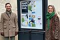Bürgermeister Thorsten Wozniak und Bibliotheksleiterin Anna Scharf wollen die Stabi und ihre Angebote noch mehr ins Blickfeld rücken.