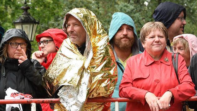 GERMANY-MUSIC-OPERA-WAGNER-BAYREUTH       -  Bad in der Menge &ndash; das trifft auch auf die hinter der Absperrung zu.