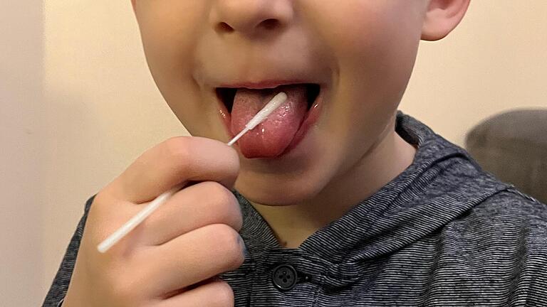 Tritt in einer Kitagruppe ein Coronafall auf, müssen die anderen Kinder anschließend an fünf Betreuungstagen am Stück einen Coronatest absolvieren.