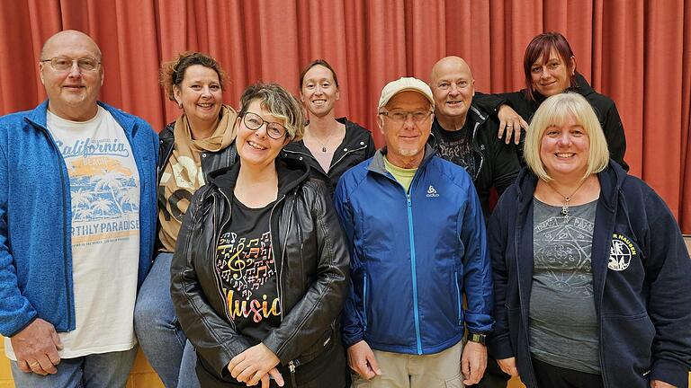 Auf dem Foto Jan Stoidl, Birgit Schmidt-Howard, Alexandra Reuss, Sabine Weck, Mike Nenninger, Thomas Gehling, Carina Wittmann, Christine Lindner.