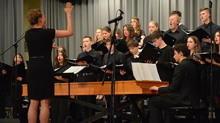 Einen Ausschnitt aus einer Rathgeber-Messe sang der Erasmus Chor in Begleitung des Barockensembles unter der Leitung von Franziska Hemmert.