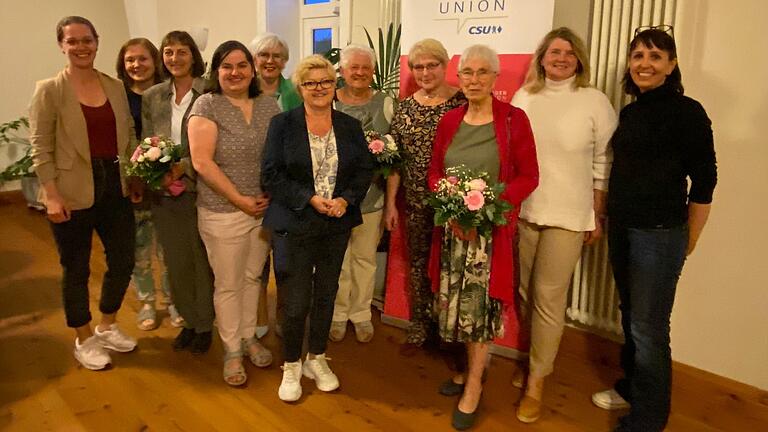 Die Vorstandschaft der Frauen-Union: Annkatrin Helm, Petra Lutz, Petra Seifert, Sonja Reubelt, Karola Back, Conni Dahinten, Ruth Scheublein, Gabi Gröschel, Heidi Bucher, Joanna Izdebski, Alexandra Gensler.