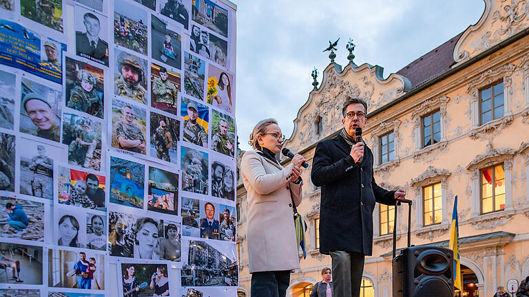 Drei Jahre Krieg in der Ukraine. Rund 400 Menschen demonstrieren am Montag 24.02.25 in Würzburg gegen die russische Aggression.