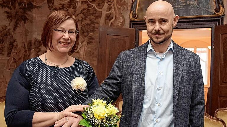 Hochzeit Stefan und Ivonne Liebler am 29. Februar - Sie trauten sich an einem Tag, der nur alle vier Jahre im Kalender steht: Ivonne Liebler, geborene Koch, und Stefan Liebler aus Erlenbach heirateten am 29. Februar im Trausaal des Marktheidenfelder Franck-Hauses. Hochzeit Stefan und Ivonne Liebler am 29. Februar - Sie trauten sich an einem Tag, der nur alle vier Jahre im Kalender steht: Ivonne Liebler, geborene Koch, und Stefan Liebler aus Erlenbach heirateten am 29. Februar im Trausaal des Marktheidenfelder Franck-Hauses.