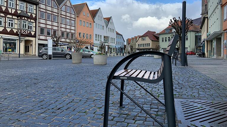 So einsam soll es im kommenden Jahr nicht auf dem Bad Neustädter Marktplatz zu gehen. Stadtrat Robert Foidl erhofft sich 2022 ein Entgegenkommen der Verwaltung, was eine erweiterte Außengastronomie angeht.&nbsp;