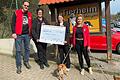 Peter Grieb (2. Vors. Tierschutzverein); Rita Roßmark (Vinfothek), Annkatrin Vasicek (Vinfothek) und Sharon Hawkins (1. Vors. Tierschutzverein).