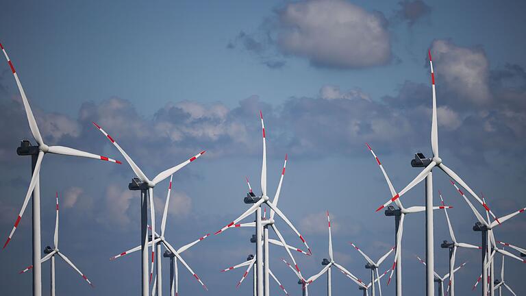 Windpark an der Nordsee       -  Die Energienutzung aus Wind- und Solarkraft ist 2023 auf dem höchsten je registrierten Stand. (Archivbild)