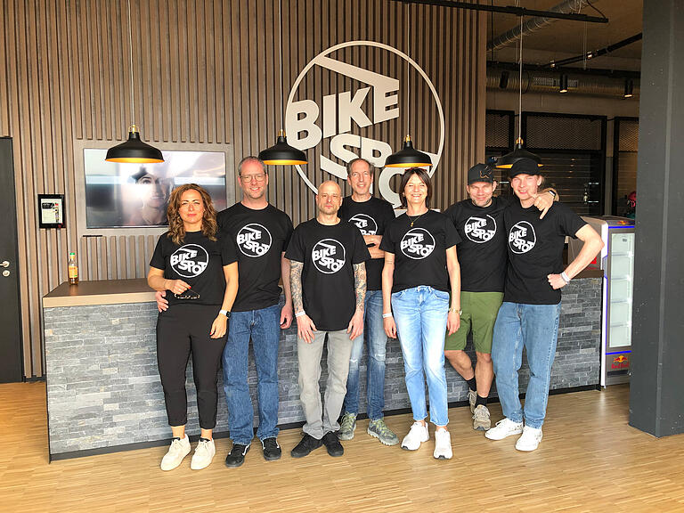 Das Bikespot-Team hieß bei der Eröffnung des Radladens am Wochenende zahlreiche Besucher Willkommen. Das Bikespot-Team hieß bei der Eröffnung des Radladens am Wochenende zahlreiche Besucher Willkommen.