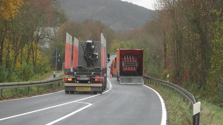 Die Zubringerstraße zum Gewerbegebiet und zur Bundesstraße 287 ist fertiggestellt und wieder nutzbar. Zu beachten ist, dass vor der Kreuzung mit der Verbindungsstraße Langendorf -Elfershausen ein Geschwindigkeitslimit einzuhalten ist. - Die Zubringerstraße zum Gewerbegebiet und zur Bundesstraße 287 ist fertiggestellt und wieder nutzbar. Zu beachten ist, dass vor der Kreuzung mit der Verbindungsstraße Langendorf -Elfershausen ein Geschwindigkeitslimit einzuhalten ist. Die Zubringerstraße zum Gewerbegebiet und zur Bundesstraße 287 ist fertiggestellt und wieder nutzbar. Zu beachten ist, dass vor der Kreuzung mit der Verbindungsstraße Langendorf -Elfershausen ein Geschwindigkeitslimit einzuhalten ist. - Die Zubringerstraße zum Gewerbegebiet und zur Bundesstraße 287 ist fertiggestellt und wieder nutzbar. Zu beachten ist, dass vor der Kreuzung mit der Verbindungsstraße Langendorf -Elfershausen ein Geschwindigkeitslimit einzuhalten ist.