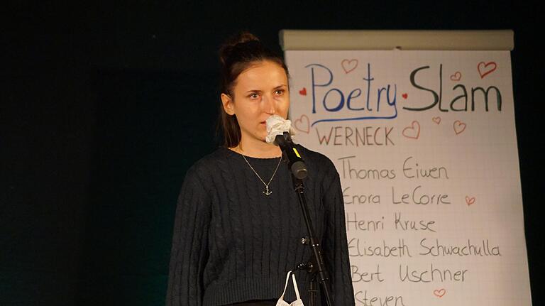 Denkbar knapp wurde sie 'nur' Zweite beim Poetry Slam in Werneck: Enora Le Corree.