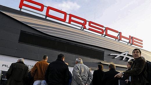 Abstimmung: Aktionäre bei einer Porsche-Hauptversammlung.