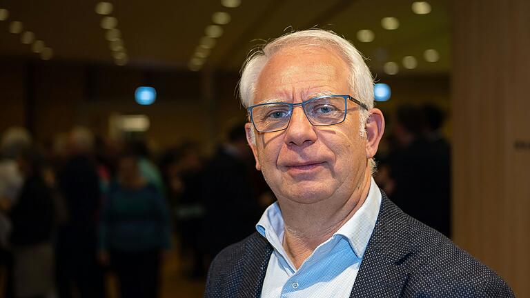 Prof. Dr. med. Sebastian Kerber ist Kardiologe und Geiger. Jüngst hat er in Bad Neustadt ein Orchester gegründet. Prof. Dr. med. Sebastian Kerber ist Kardiologe und Geiger. Jüngst hat er in Bad Neustadt ein Orchester gegründet.
