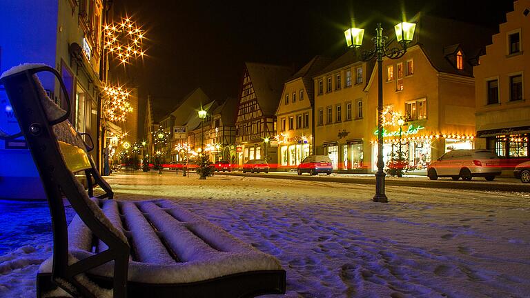 Ob die Vorweihnachtszeit weiß wird, ist ungewiss. Aber es finden nach zwei Jahren Corona-Pause wieder Weihnachtsmärkte statt. In Haßfurt am 19. Dezember (Archivbild). Ob die Vorweihnachtszeit weiß wird, ist ungewiss. Aber es finden nach zwei Jahren Corona-Pause wieder Weihnachtsmärkte statt. In Haßfurt am 19. Dezember (Archivbild).