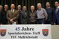 Seit 45 Jahren sind neben den beiden Gründern Herbert Langenbrunner und Wolfgang Tauber (fünfter und sechster von links) auch Heinrich Bach (vierter von links) und Hans Seufert (dritter von rechts). Ältester Teilnehmer ist der 85-jährige Josef Benda (dritter von links). Ihnen gratulierten BLSV-Kreisvorsitzender Klaus Greier (zweiter von links), stellvertretender Landrat Peter Suckfüll (rechts), TSV-Vorsitzender Christian Linß (zweiter von rechts) und Dieter Bach (links), der die Mehrkampfabzeichen überreichte.