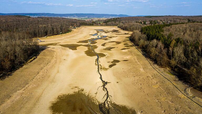 Der Ellertshäuser See ohne Wasser, am 28. März 2022. Der Ellertshäuser See ohne Wasser, am 28. März 2022.