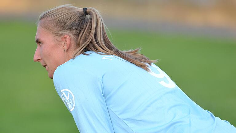 Svenja Schröder vom TV Segnitz hat mit der deutschen Faustball-Nationalmannschaft der Frauen die World Games 2022 in Birmingham, USA, gewonnen. Als Schlagfrau ist die 22-Jährige die zentrale Spielerin im Angriff. Svenja Schröder vom TV Segnitz hat mit der deutschen Faustball-Nationalmannschaft der Frauen die World Games 2022 in Birmingham, USA, gewonnen. Als Schlagfrau ist die 22-Jährige die zentrale Spielerin im Angriff.