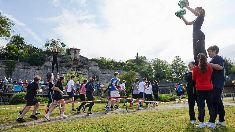 Die Cheerleader des Deutschhaus-Gymnasiums feuerten die Schülerinnen und Schüler an.