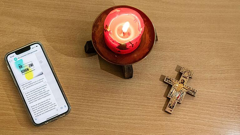 In der Netzgemeinde Da_Zwischen können Gottesdienste jederzeit und überall am Smartphone gefeiert werden.