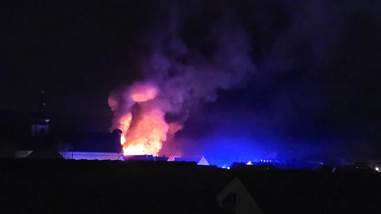 Zu einem Großeinsatz der Feuerwehren kam es am vergangenen Wochenende in Großwenkheim. Zu einem Großeinsatz der Feuerwehren kam es am vergangenen Wochenende in Großwenkheim.