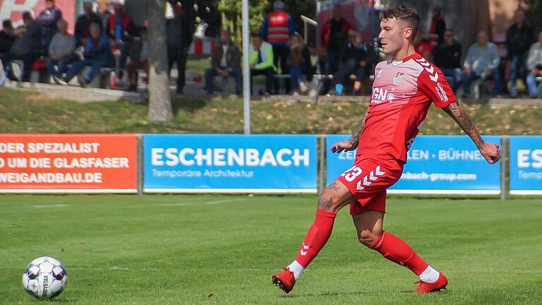 Ingo Feser (im Bild) ist seit Jahren nicht mehr weg zu denken aus der Startformation des TSV Aubstadt. Am verlängerten Wochenende wäre er mit vier von sechs möglichen Punkten in Burghausen und gegen den FC Bayern München II zufrieden. Ingo Feser (im Bild) ist seit Jahren nicht mehr weg zu denken aus der Startformation des TSV Aubstadt. Am verlängerten Wochenende wäre er mit vier von sechs möglichen Punkten in Burghausen und gegen den FC Bayern München II zufrieden.