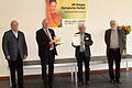 Bei der Auszeichnung des IfBI mit der UN-Dekade (von links): BN-Ehrenvorsitzender Hubert Weiger, Bürgermeister Jürgen Hennemann, Klaus Mandery als IfBI-Vorsitzender und Vizepräsident Hans Mühle.