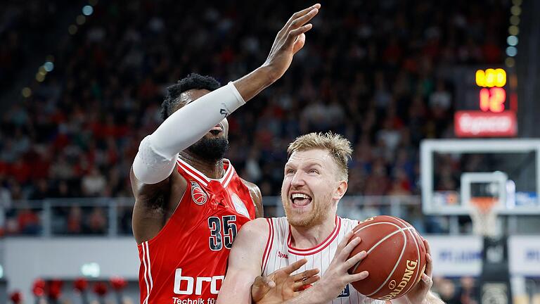 Für Baskets-Center Maximilian Ugrai war es eine Premiere: Das Würzburger Eigengewächs gewann am Mittwoch zum ersten Mal in seiner Karriere in Bamberg.