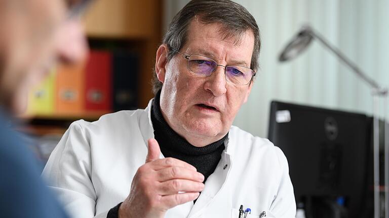 Prof. August Stich, Chefarzt der Tropenmedizin am Standort Missioklinik des Klinikums Würzburg Mitte, behandelt fast täglich TB-Patienten. Im Kampf gegen Tuberkulose macht er sich für eine bessere medizinische Versorgung von Migranten stark. Prof. August Stich, Chefarzt der Tropenmedizin am Standort Missioklinik des Klinikums Würzburg Mitte, behandelt fast täglich TB-Patienten. Im Kampf gegen Tuberkulose macht er sich für eine bessere medizinische Versorgung von Migranten stark.