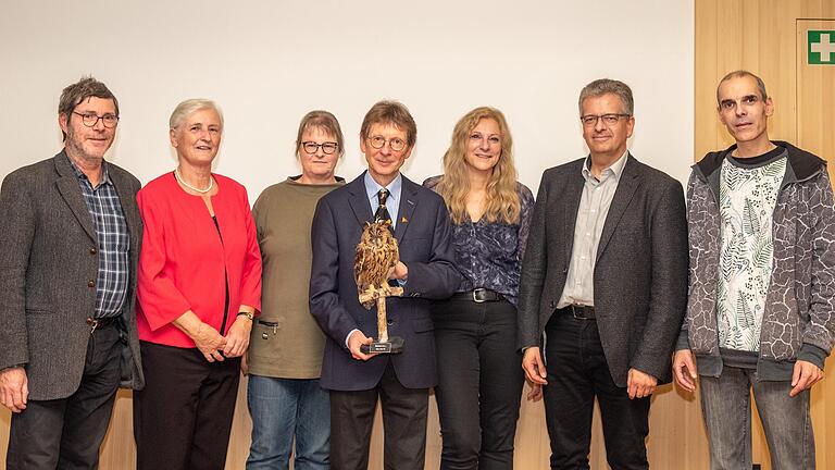 Der Vorstand des Naturwissenschaftlichen Vereins bei den Jubiläumsfeierlichkeiten in der Umweltstation (von links): Klaus Wenger, Ursula Rdest, Kerstin Stark, Dieter Mahsberg, Monika Thume, Wolfgang Otremba und Markus Burghardt.&nbsp;