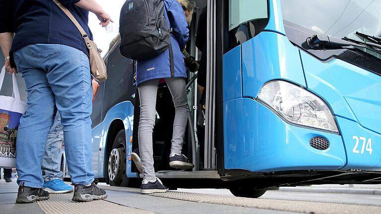 Der öffentliche Nahverkehr im Landkreis Schweinfurt soll effizienter werden und sich stärker an den Bedürfnissen der Menschen orientieren (Symbolfoto). Dafür ist der Kreistag den nächsten Schritt gegangen.