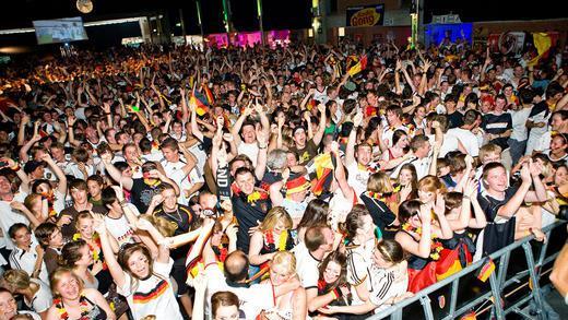 Public Viewing       -  Public Viewing in der Posthalle in Würzburg.