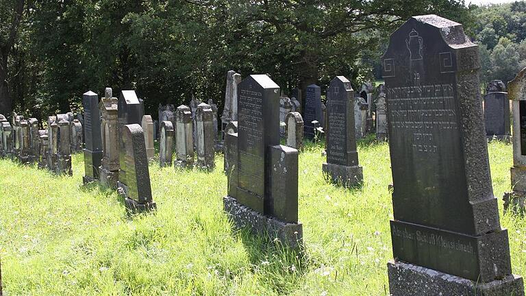 Riedbach gedenkt der jüdischen Gemeinde       -  Der jüdische Friedhof Kleinsteinach.